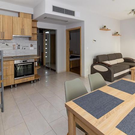 Tisza Panzio Es Apartman Tiszaújváros Exterior foto